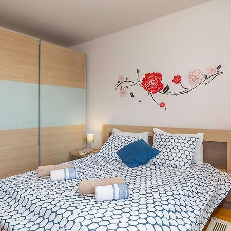 Deluxe Apartment Marina With A Private Parking غييكا المظهر الخارجي الصورة