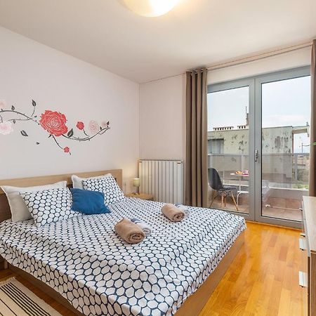 Deluxe Apartment Marina With A Private Parking غييكا المظهر الخارجي الصورة