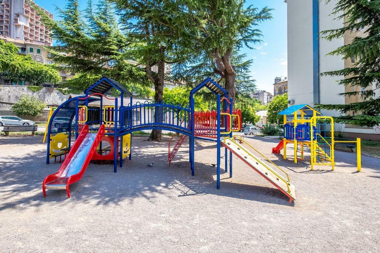 Deluxe Apartment Marina With A Private Parking غييكا المظهر الخارجي الصورة