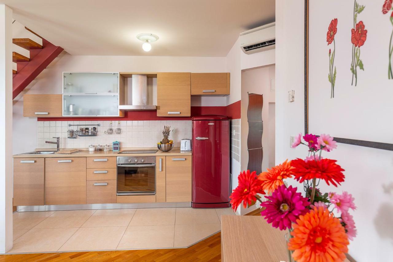 Deluxe Apartment Marina With A Private Parking غييكا المظهر الخارجي الصورة