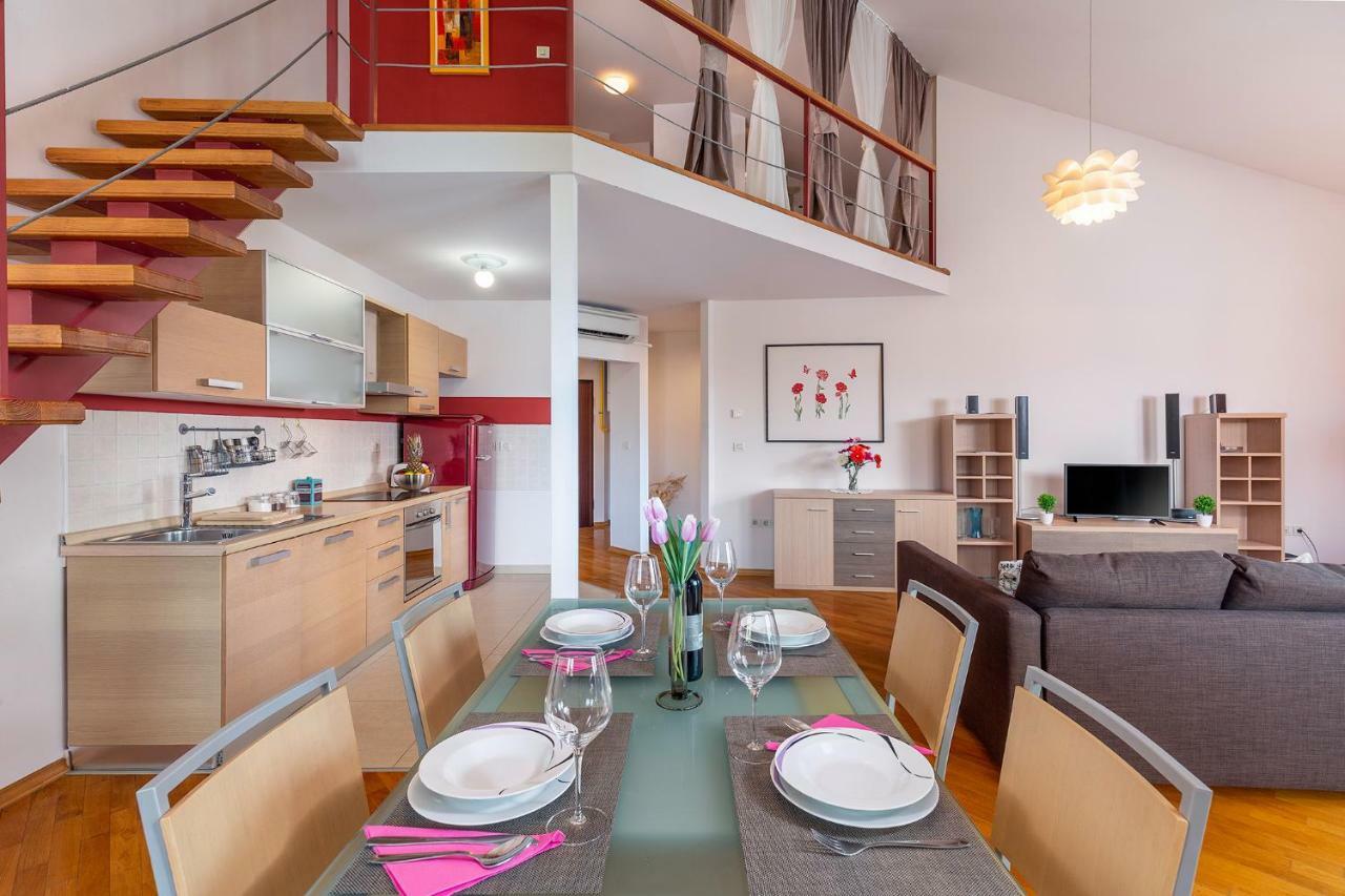 Deluxe Apartment Marina With A Private Parking غييكا المظهر الخارجي الصورة
