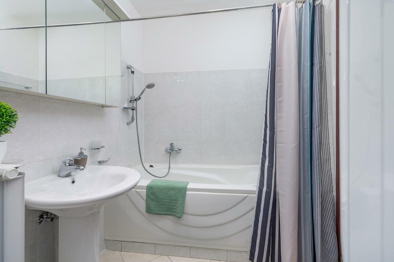 Deluxe Apartment Marina With A Private Parking غييكا المظهر الخارجي الصورة